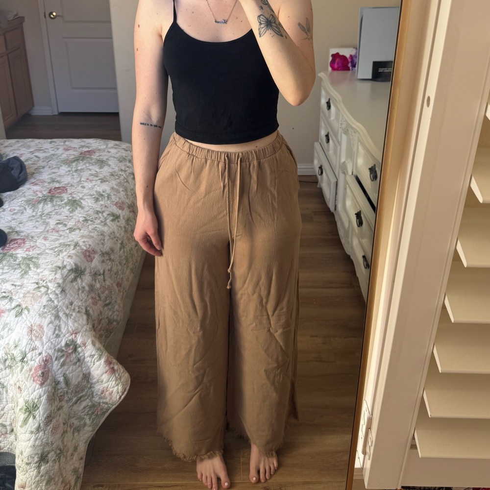 Millibon Women's Black Top and Tan Wide-Leg Pants
